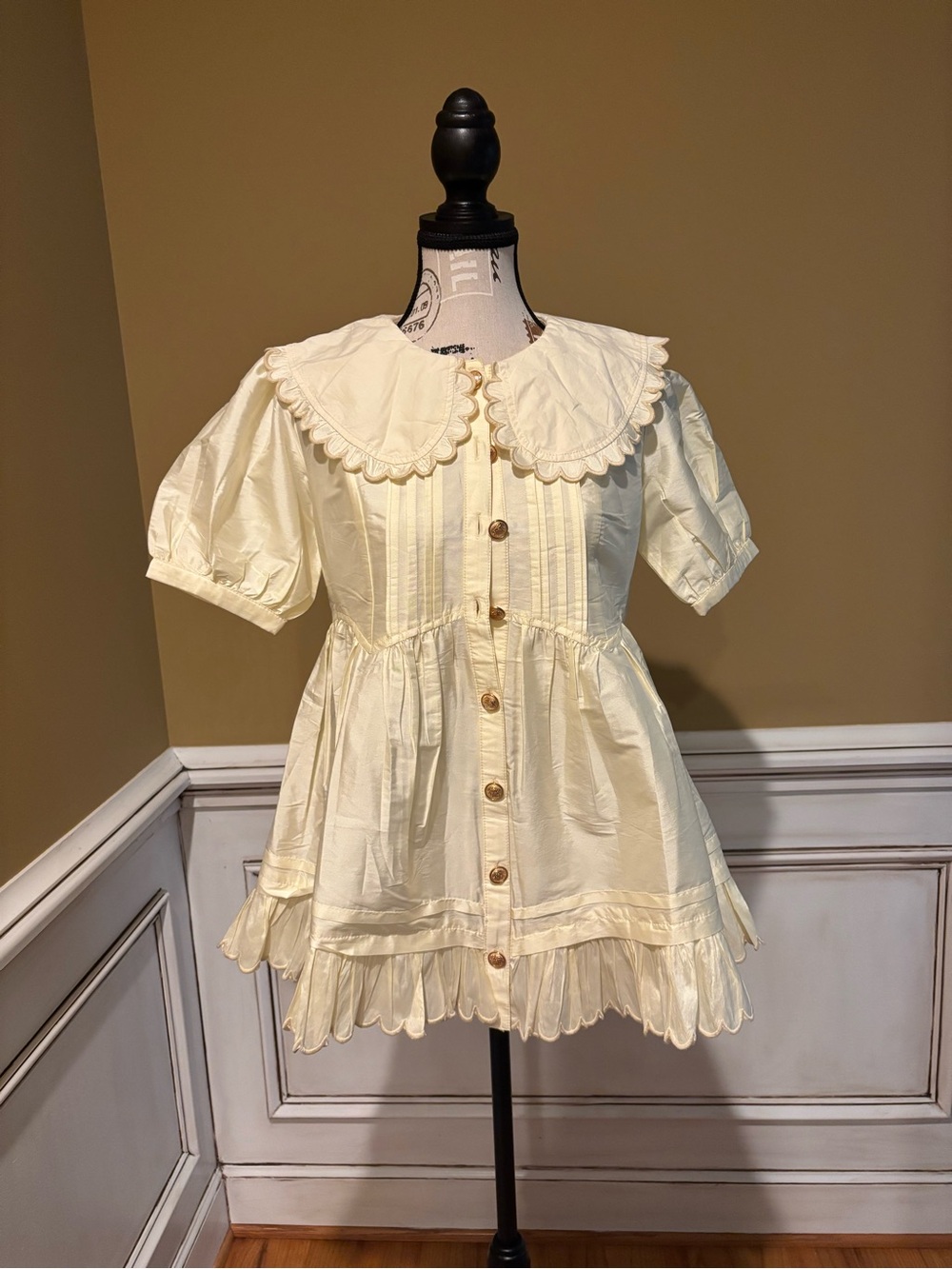 Ivory Scalloped Peter Pan Collar Tunic